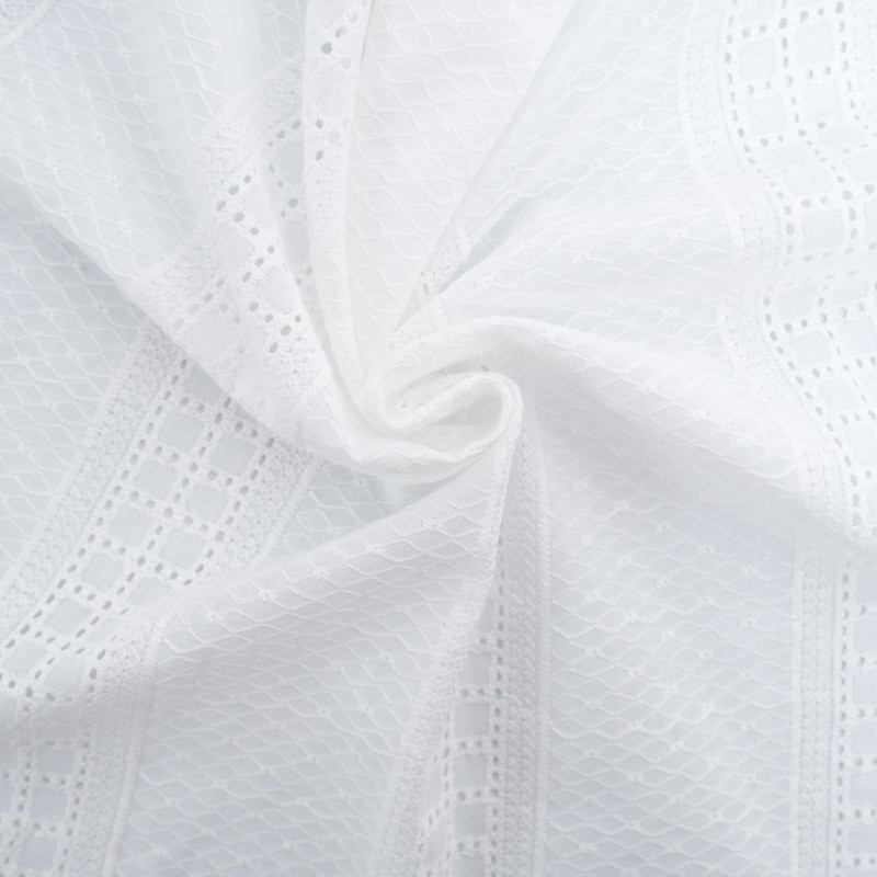 Broderie Anglaise petits carreaux blanc crème