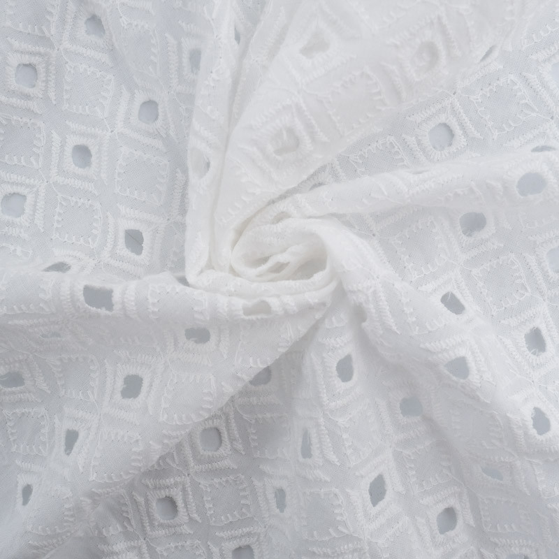 Broderie Anglaise géométrique losange blanc crème