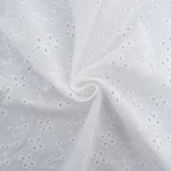 Broderie Anglaise blanc crème fleur et montagne