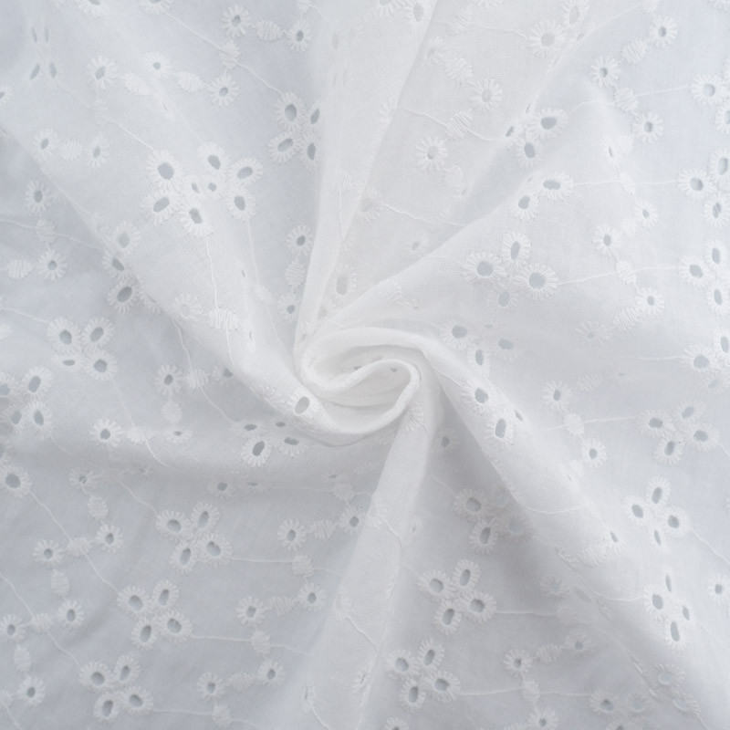 Broderie Anglaise blanc crème fleur et montagne